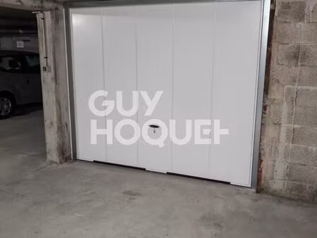 box fermé sécurisé emplacement premium