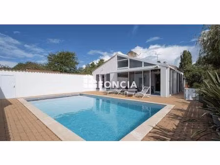 maison avec piscine à 1 km de la plage de vert bois