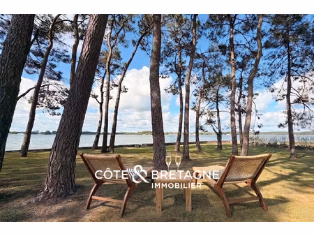 maison en pierre avec vue à locoal-mendon dans le morbihan |