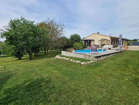 maison de plain-pied au calme dans un hameau