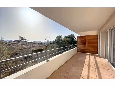 location appartement  44 m² t-2 à marseille 12  900 €