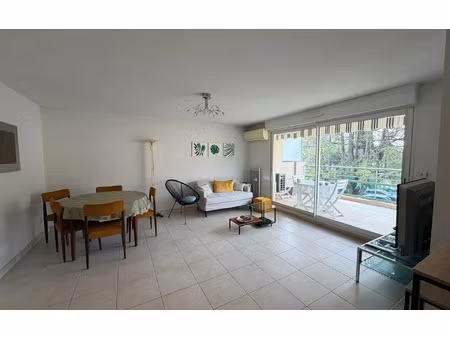 location appartement  m² t-3 à nice  1 800 €