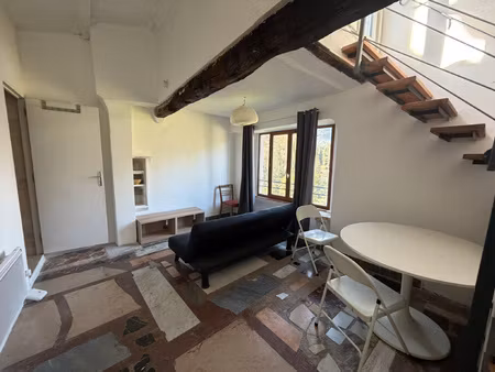 a louer 2 pièces meublé en duplex dans le village avec vue