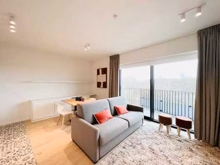 delta - studio quasi-neuf meublé et entièrement équipé !