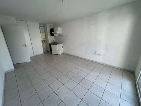 t2 avec parking et balcon à toulouse