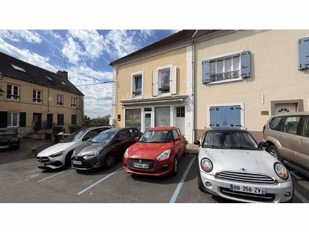 neauphle le chateau - local de 30m2 avec vitrines