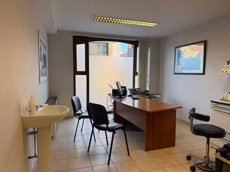 rez-de-chaussée idéal pour professions libérales à auvelais