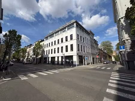 espace commercial neuf ±137 m²–emplacement unique–ixelles