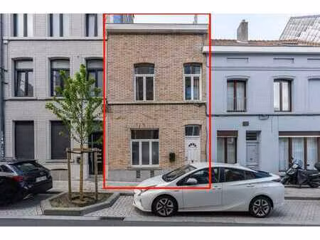 très belle maison 4ch rénovée – ixelles (flagey/étangs)
