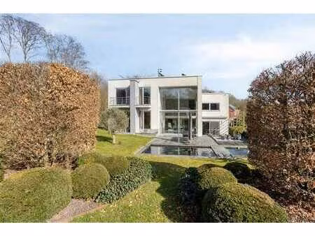 villa moderne et lumineuse  en parfait état  située au calme