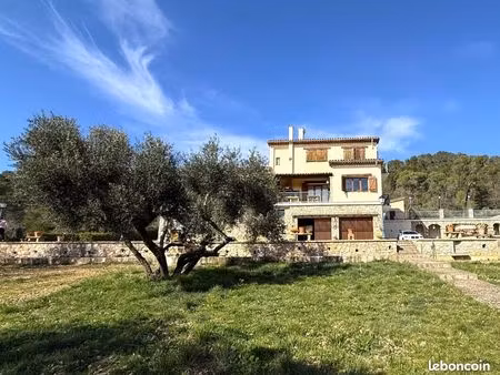 villa 6 pièces 280 m²