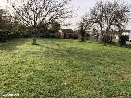 terrain 604 m² soussans