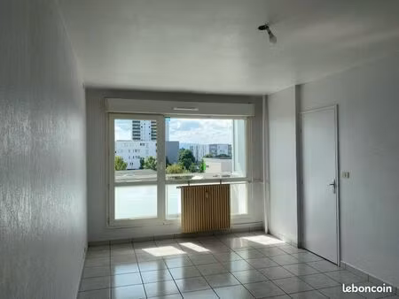 location 3 pièces 71m2 - avec balcon