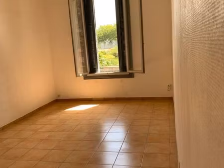 appartement t4 1er etage - lezignan-corbieres centre - 600