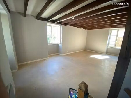 appartement t3 plein centre ville melle