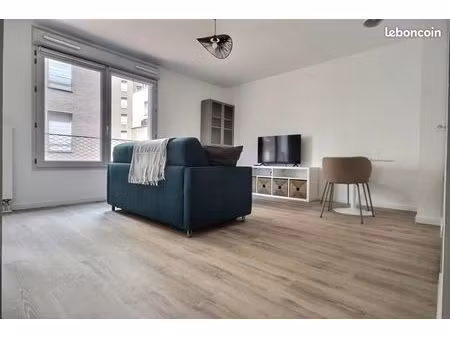 studio 1 pièce 32 m²