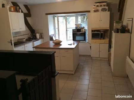 commune de lucy le bois 89200  loue 1 maison t6 de 160m2 avec terrasse. disponible de ce j