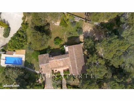 villa 8 pièces 368 m²