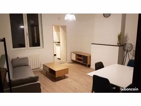t3 en duplex de 60 m2 entièrement refait à neuf et meublé  avec extérieur
