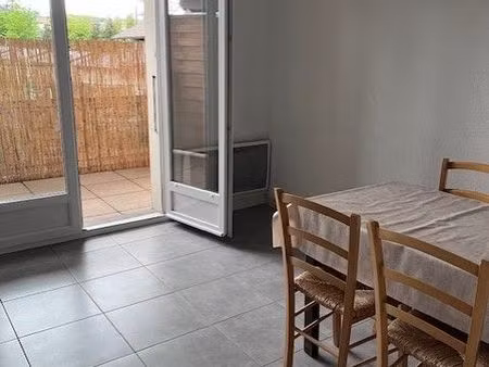 t2 traversant avec terrasse