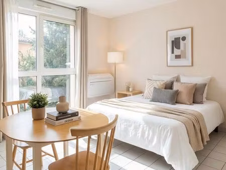 t1 climatisé avec parking et cave (proche métro compans caffarelli  ut1  tbs et science po