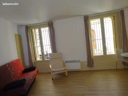 studio à louer au centre de pézenas