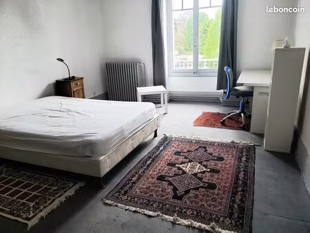 loue chambre meublée ecully centre pour étudiant(e)