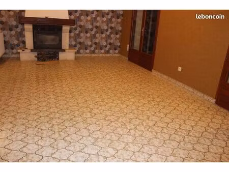 maison 4 chambre 750 /mois - couhé - garant obligatoire