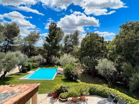 chambre à louer chez l'habitant : le calme de la campagne en ville. piscine  jardin  terra