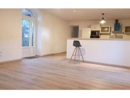 location appartement  m² t-3 à rosières  650 €