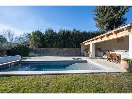 superbe maison familiale près d avignon +piscine+studio indépendant