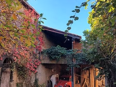 maison du 16e siècle avec cour et dépendances