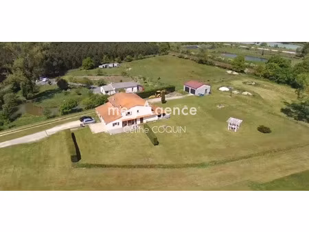 vente maison 8 pièces 307 m² à bussac-forêt (17210)  346 000 €