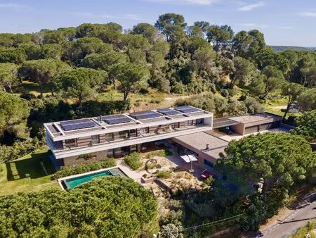 propriété contemporaine d'exception avec vue panoramique  piscine miroir et pool house...