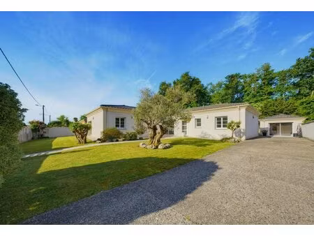 maison de 10 pièces de 180 m² à parempuyre