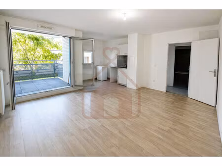 ivry sur seine - appartement 2 pièces - avec terrasse