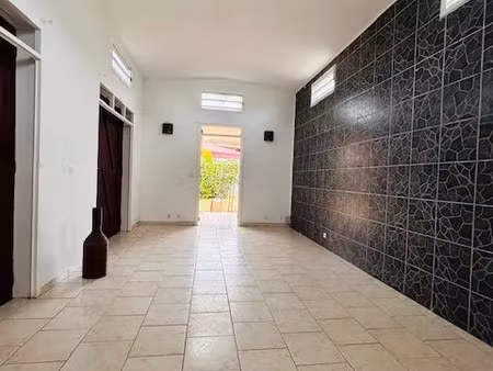 location maison 2 pièces 92 m² à lamentin (97129)
