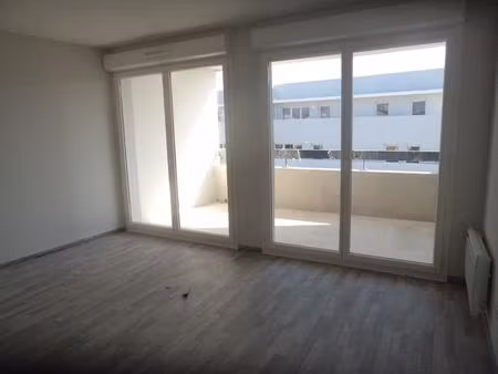 t3 avec terrasse et parking à marseille