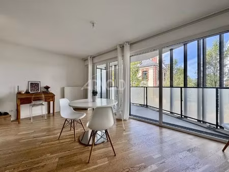 monselet - appartement t2 avec balcon et parking