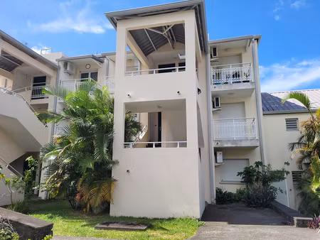 appartement t2 bois-de-nèfles en rez de jardin