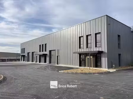 location local d’activités 259m²