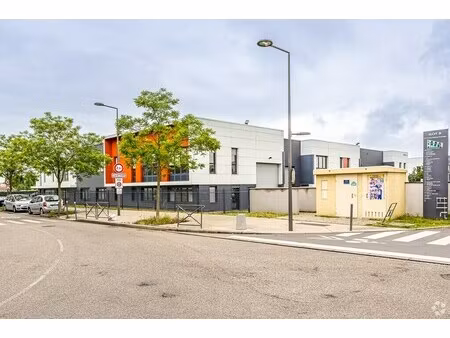 location local d'activités 267 m²