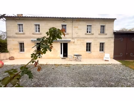 à vendre superbe propriété en pierre à bayas (33) 200 m2