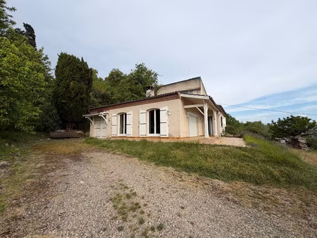 15 mins d'agen - maison traditionnelle avec grand terrain