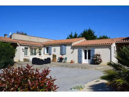 villa avec jardin et piscine a palaja