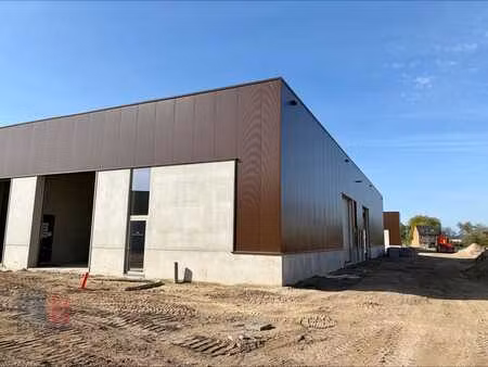 unité pme neuve de 154 m² à proximité de l’e314