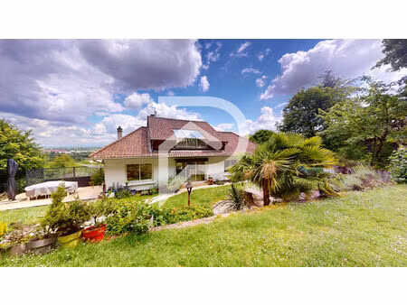 vue exceptionelle maison de 238 m2 avec 5 chambres  jardin  garage voitures