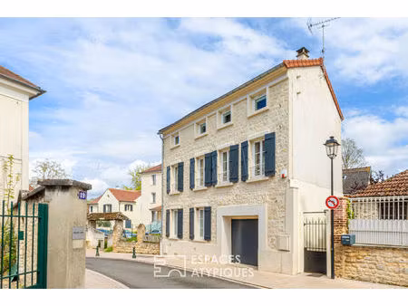 coeur historique de maule : maison de caractère avec accès privé à la mauldre