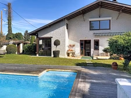 maison de caractère avec piscine proche de pérouges