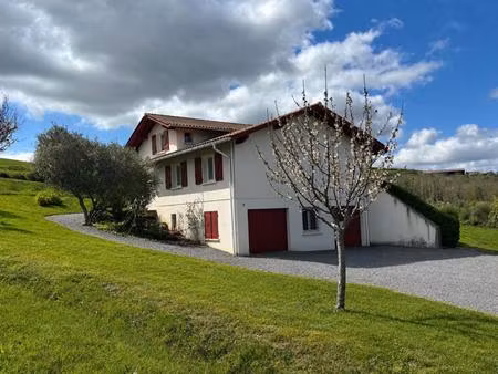 maison t5 avec grand garage  au calme absolu